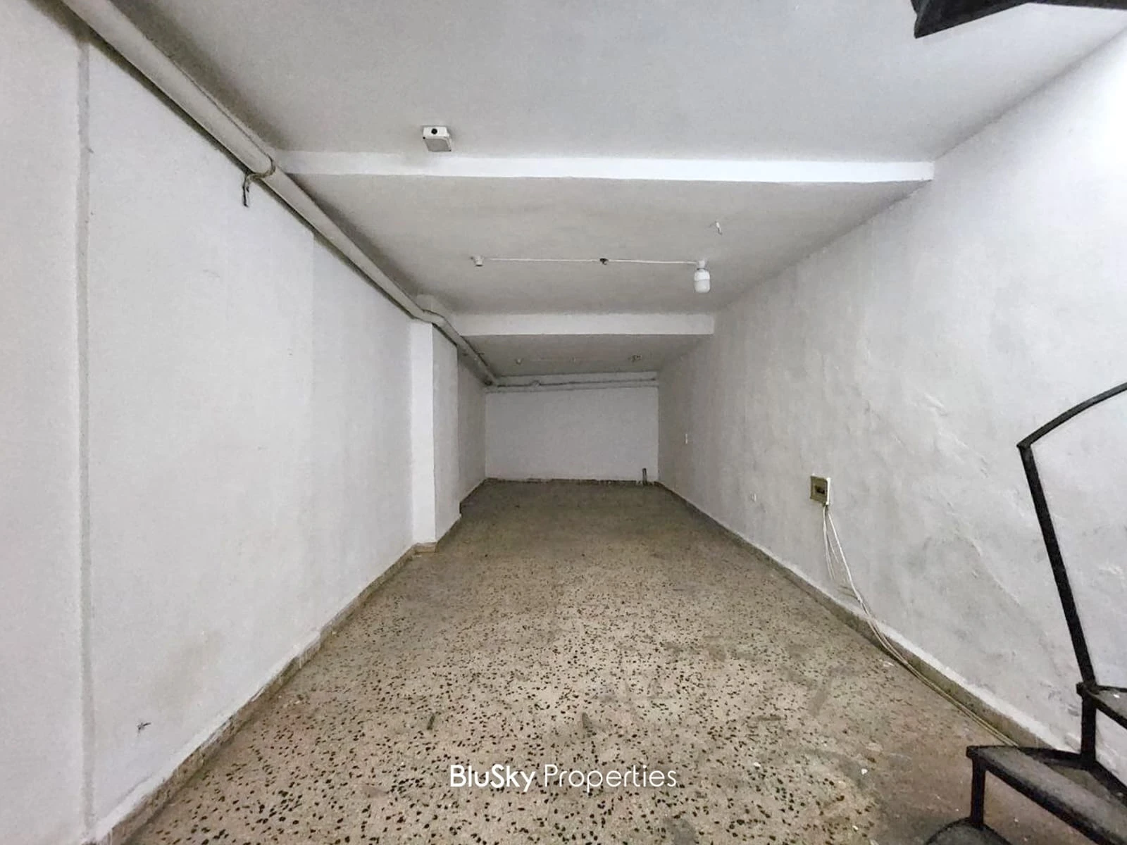 Shop 80m² for Rent in Jdeideh — photo 3