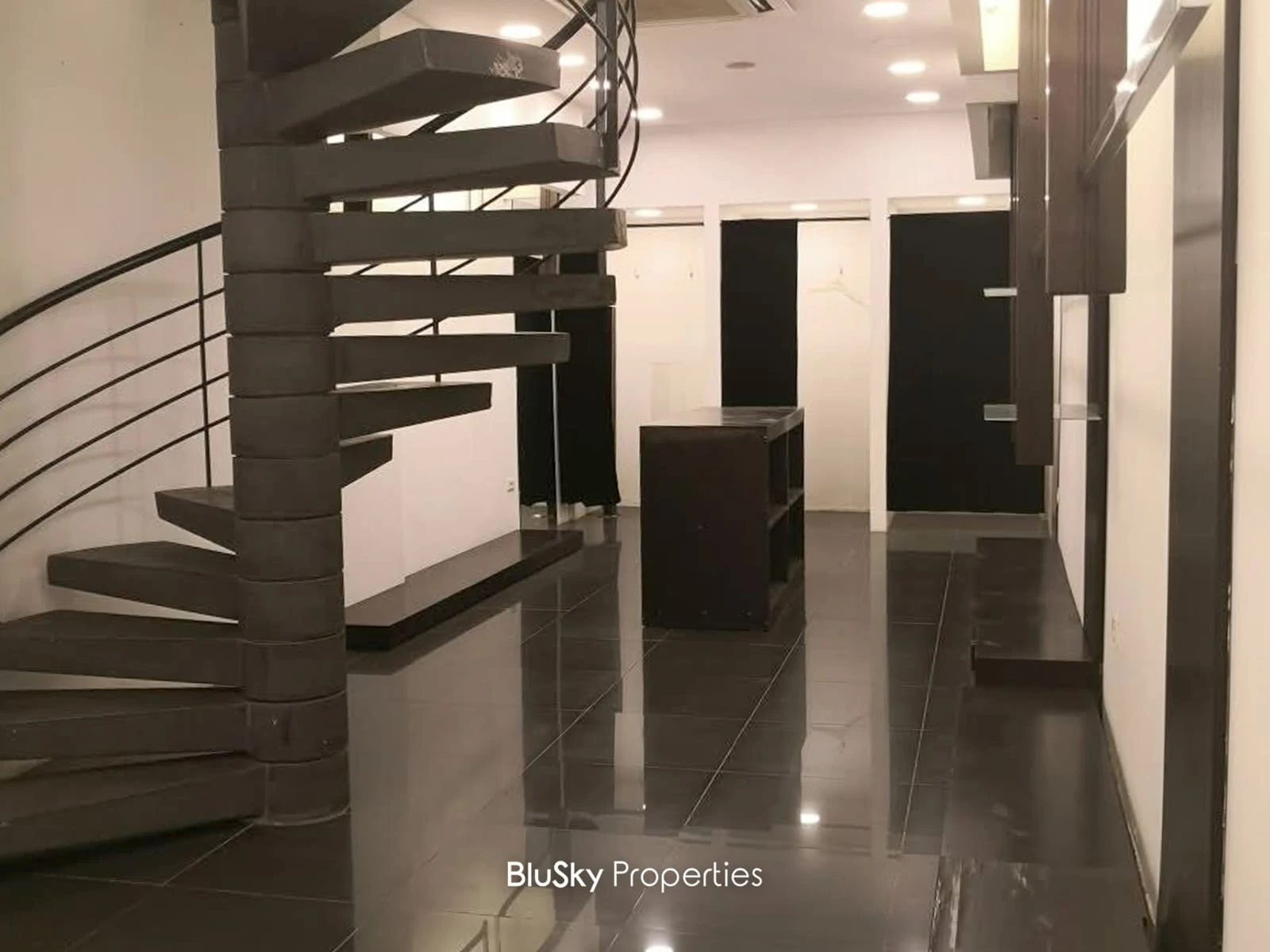 Shop 110m² for Rent in Jal El Dib — الصورة 3