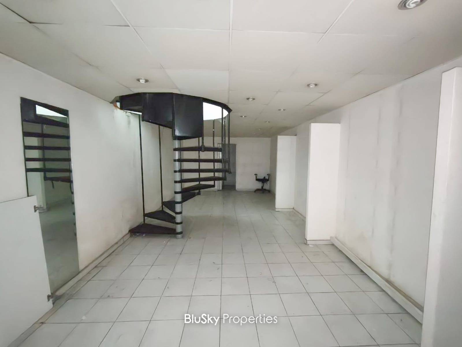 Shop 110m² for Rent in Jal El Dib — الصورة 1