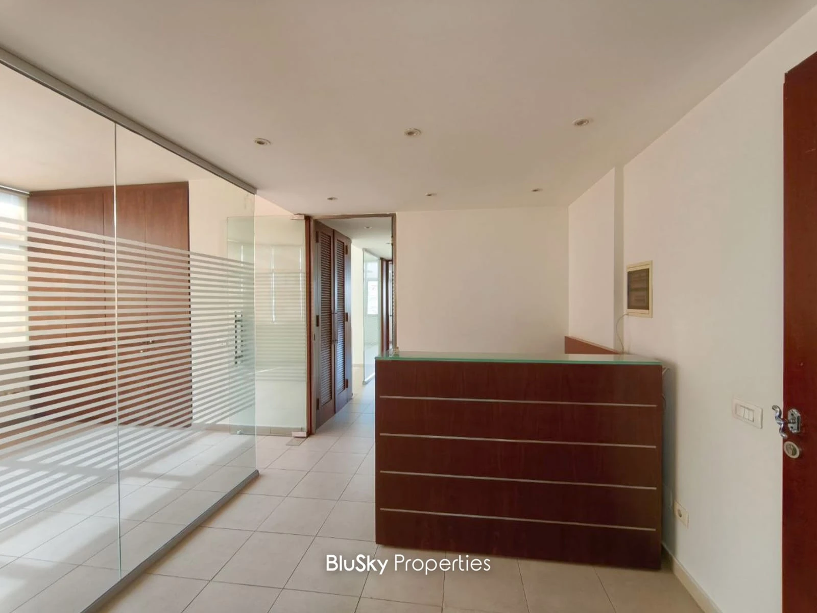 Office 115m² for Rent in Jal El Dib — photo 1