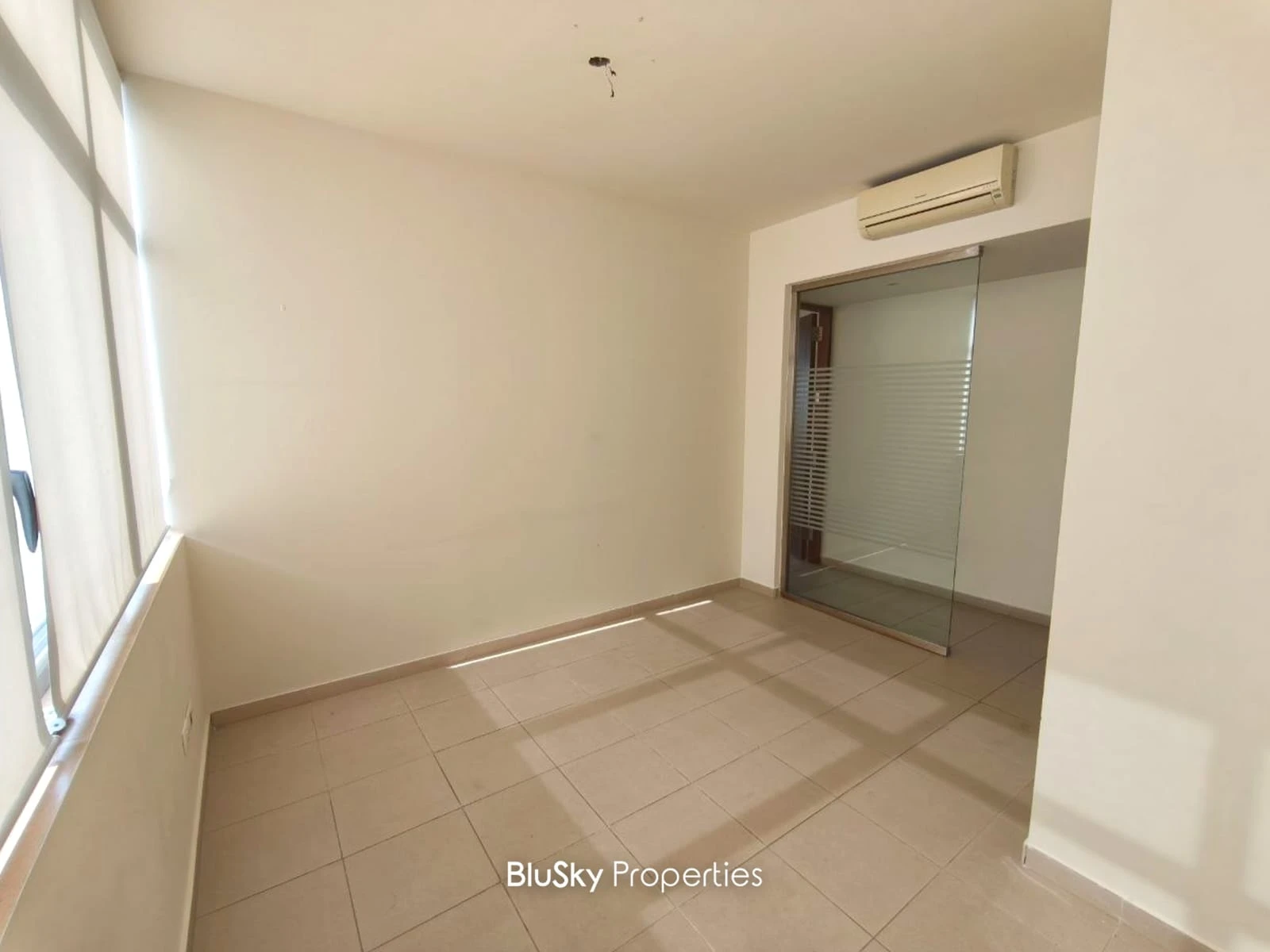 Office 115m² for Rent in Jal El Dib — photo 2