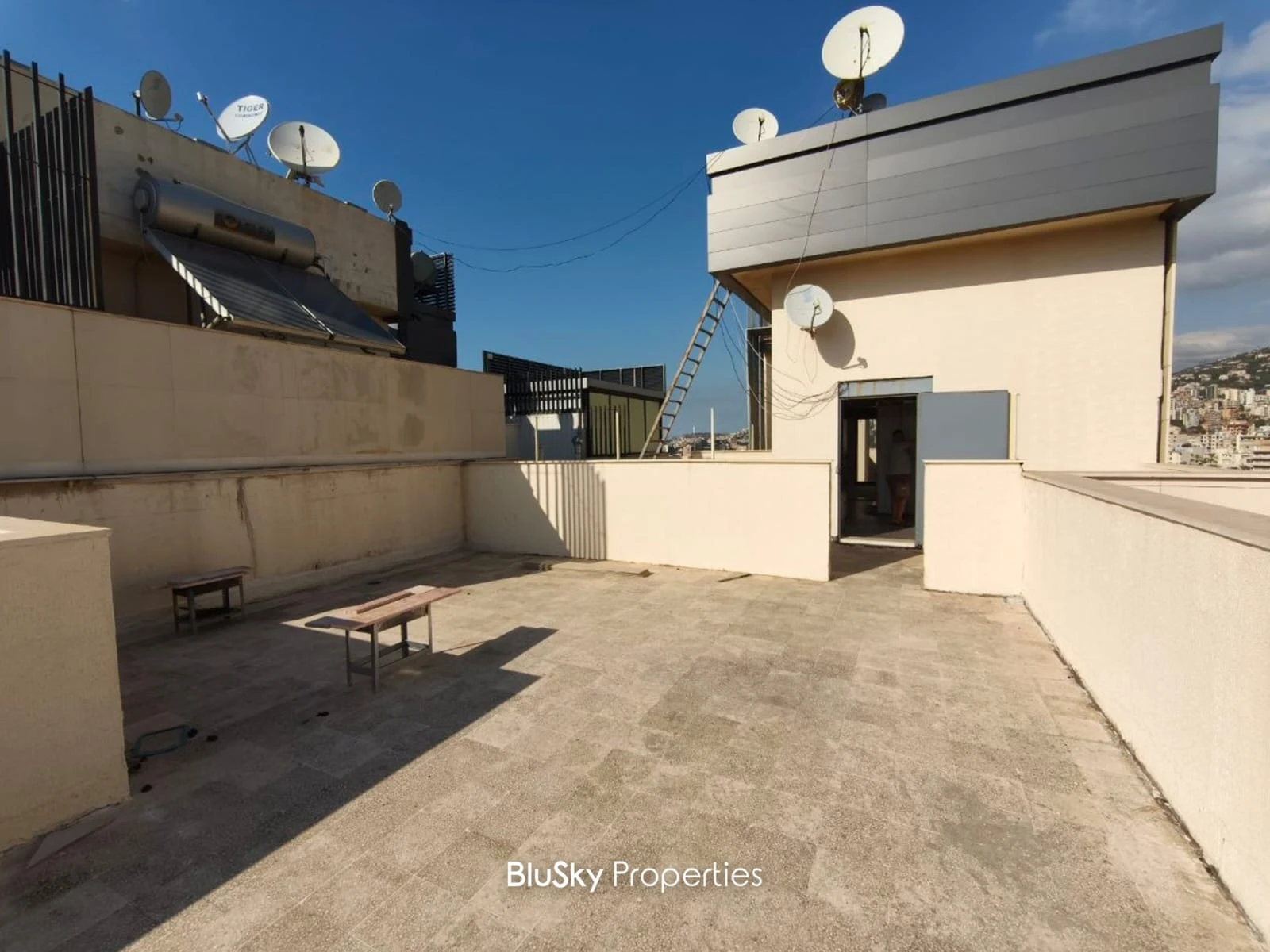 Apartment 185m² with Terrace for Sale in Jal El Dib — photo 2