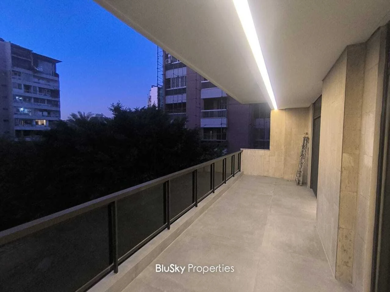 Apartment 250m² Balcony for Rent in Jal El Dib — photo 3