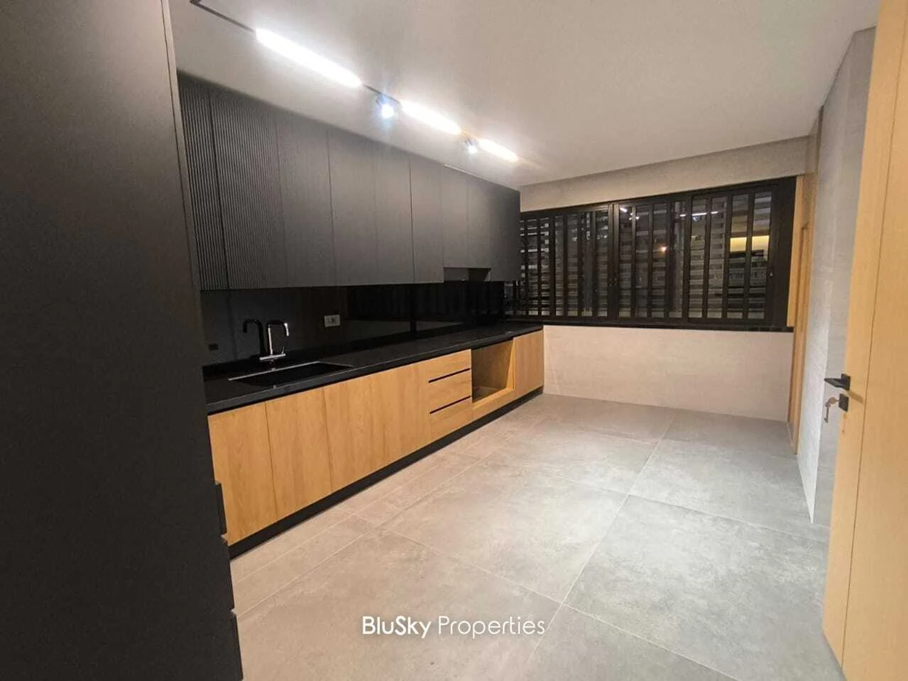 Apartment 250m² Balcony for Rent in Jal El Dib — photo 4