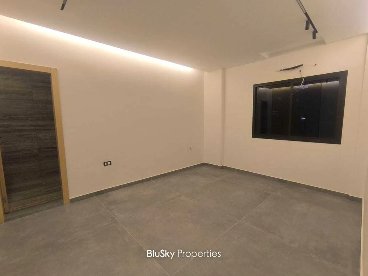Apartment 250m² Balcony for Rent in Jal El Dib — photo 5