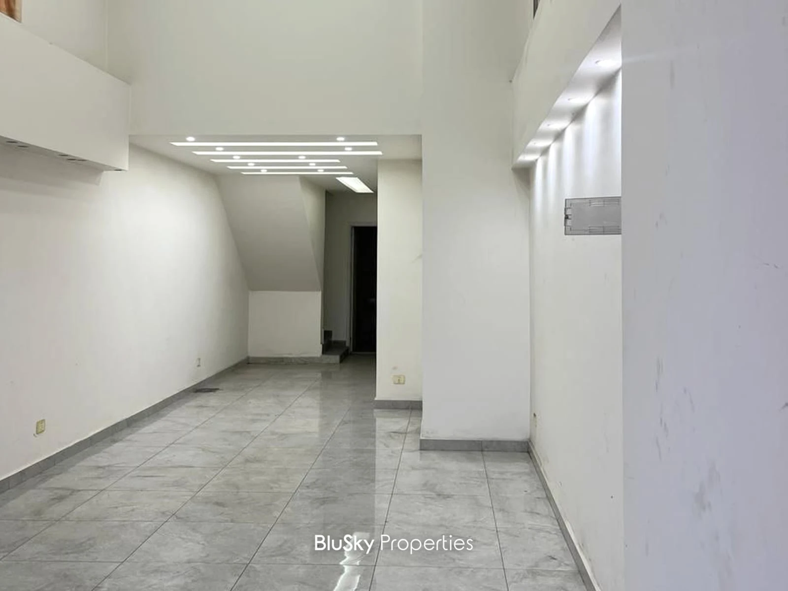 Shop 60m² for Rent in Jal El Dib — الصورة 1