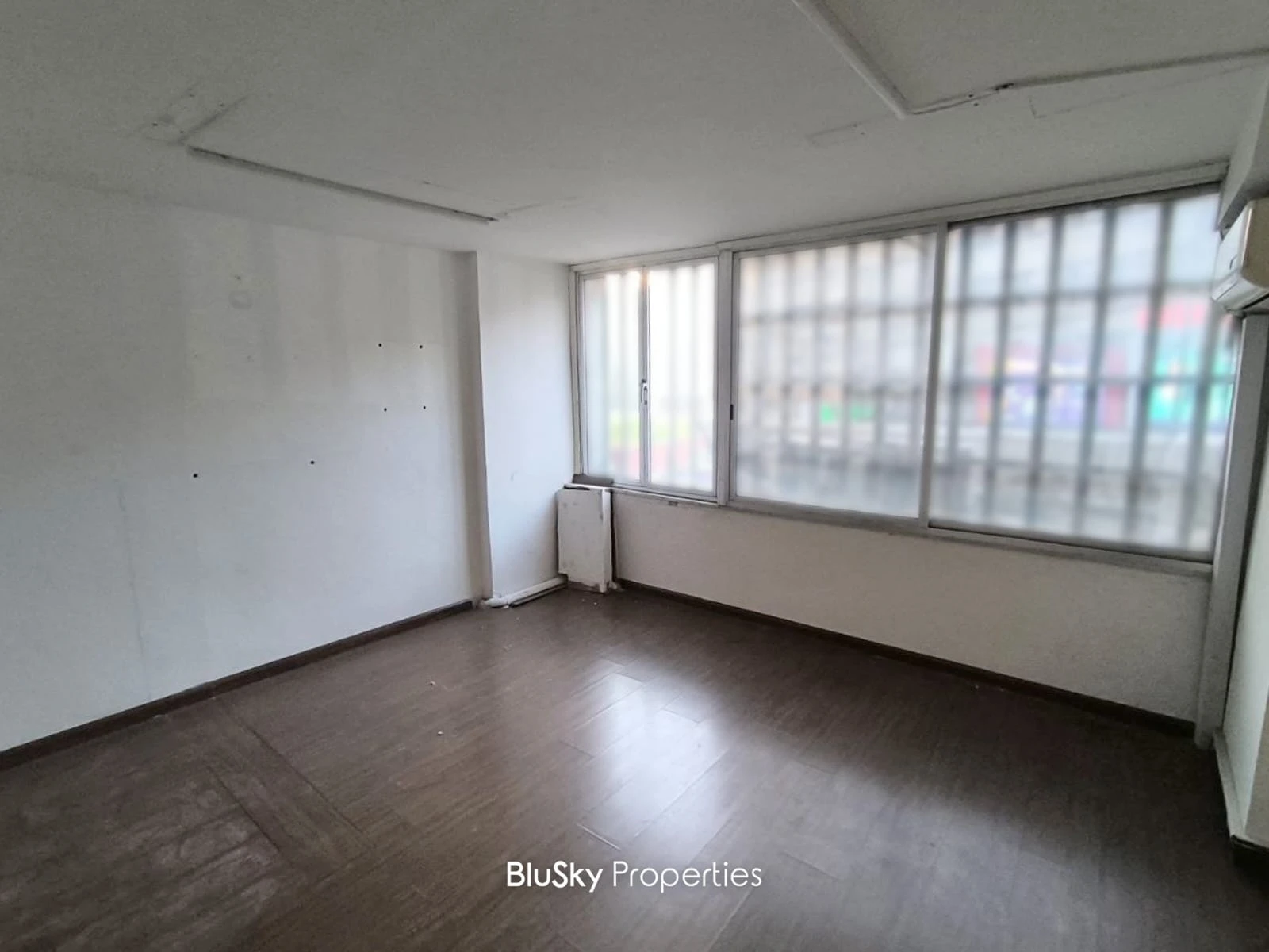 Shop 86m² for Sale in Jal El Dib — photo 2