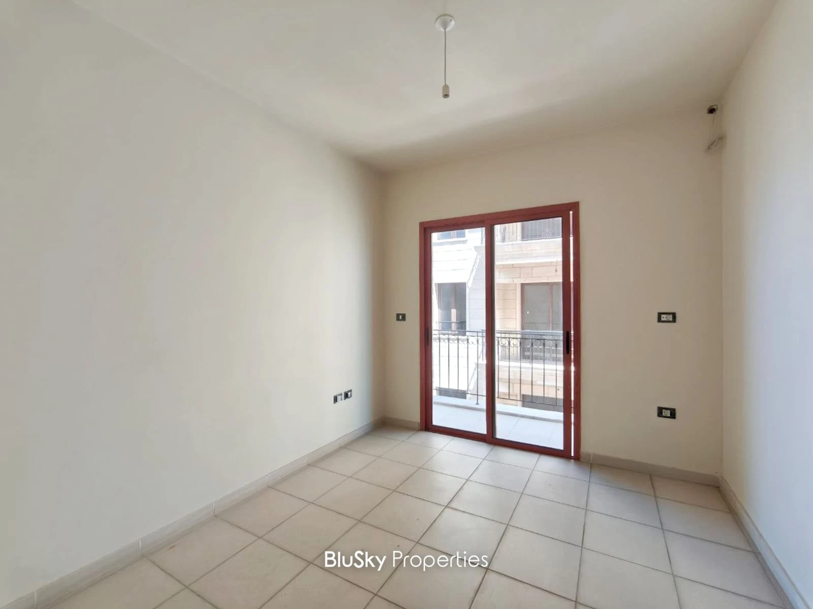 Office 100m² for Rent in Jounieh