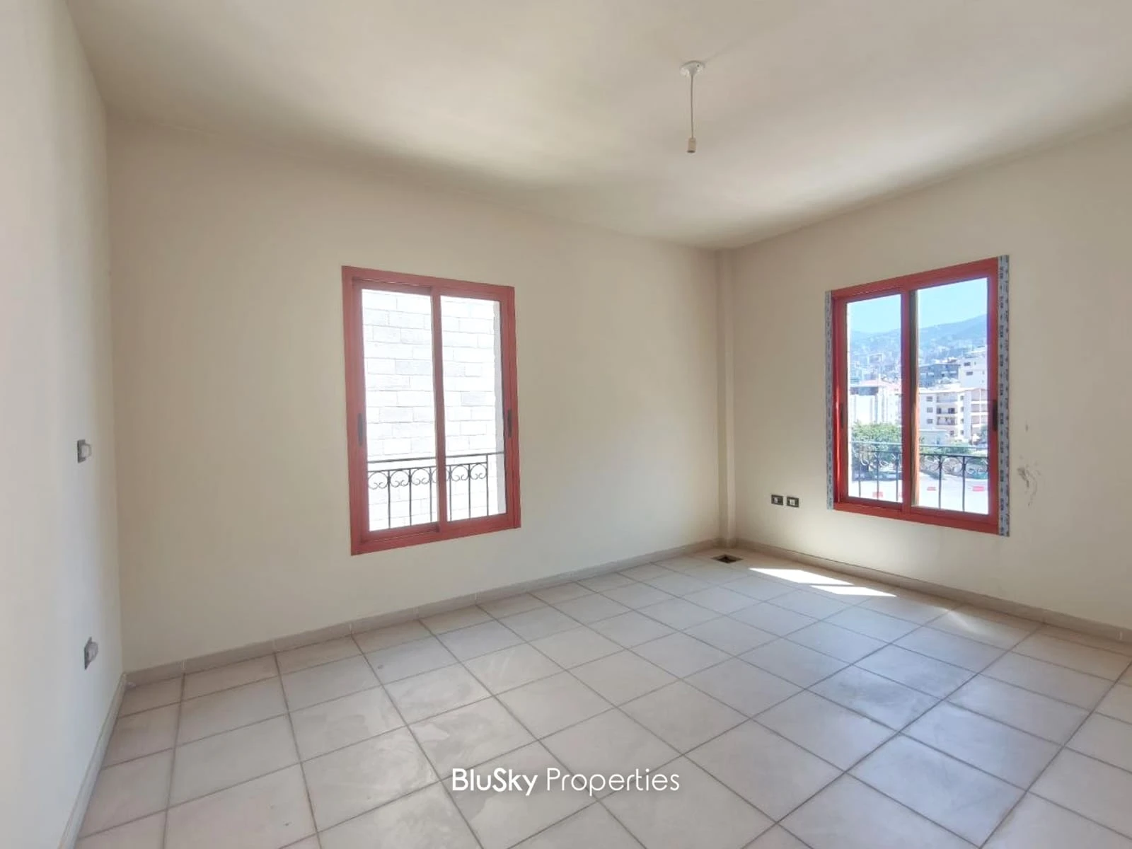 Office 100m² for Rent in Jounieh — photo 2