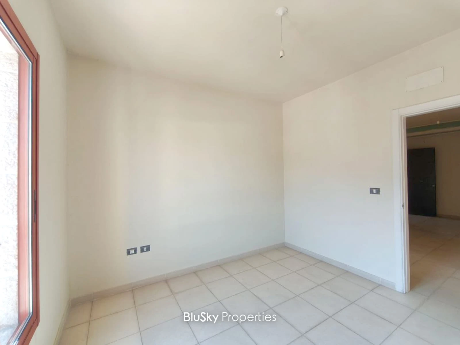Office 100m² for Rent in Jounieh — photo 4
