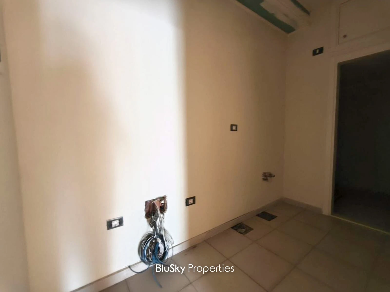 Office 100m² for Rent in Jounieh — photo 5