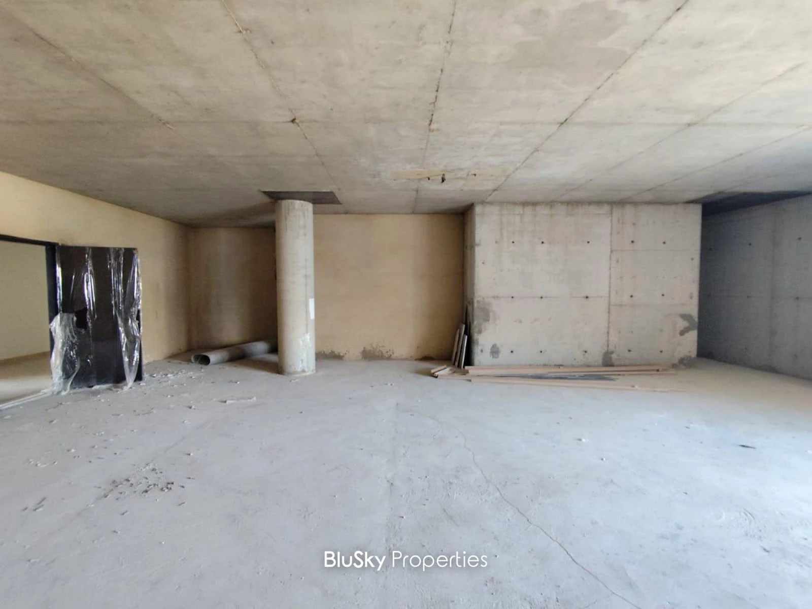 Office 106m² for Rent in Jounieh