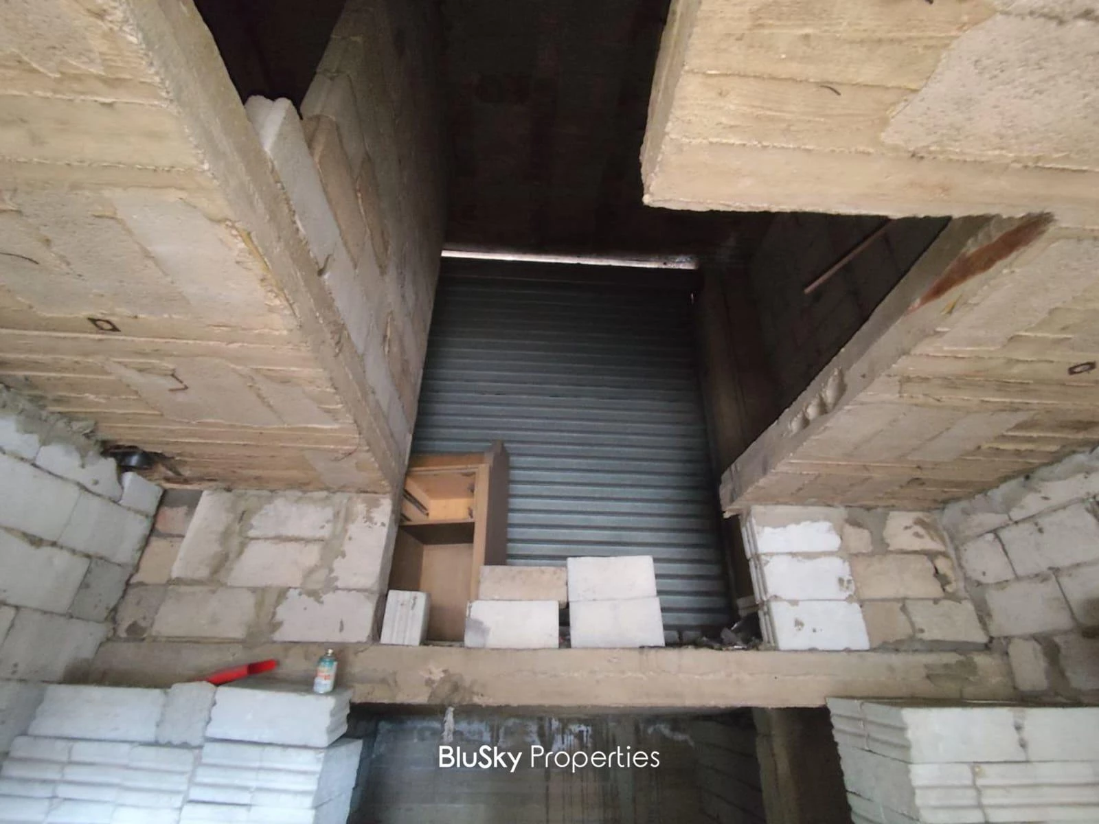 Shop 110m² Mezzanine for Sale in Jounieh — الصورة 2