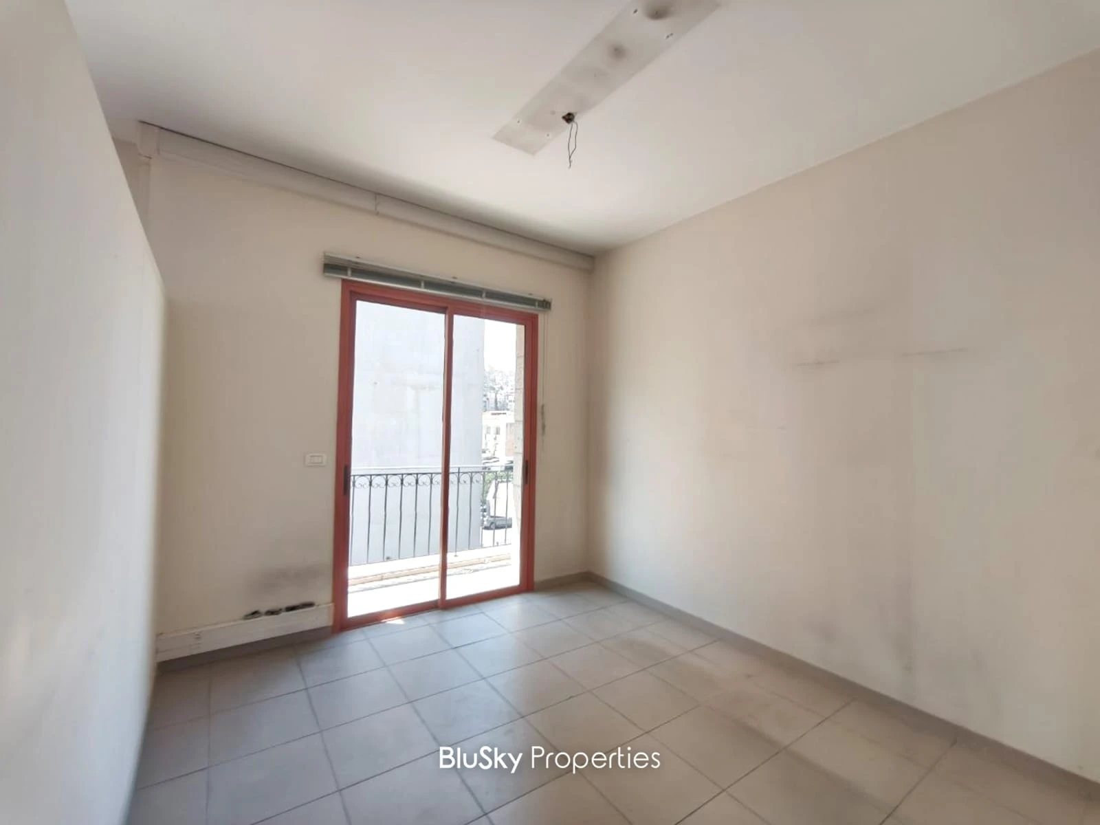 Office 180m² for Rent in Jounieh — photo 4