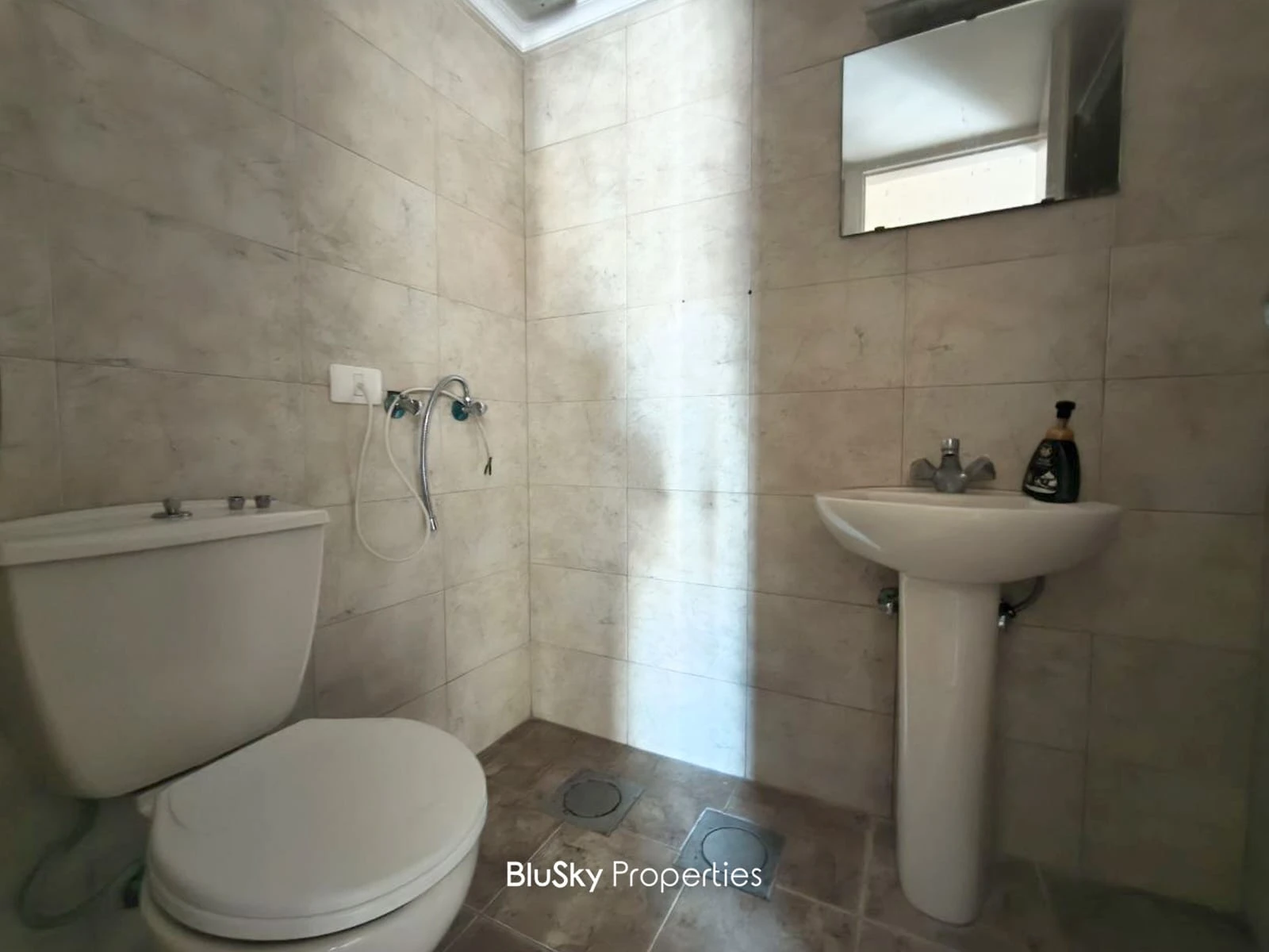 Office 180m² for Rent in Jounieh — photo 5