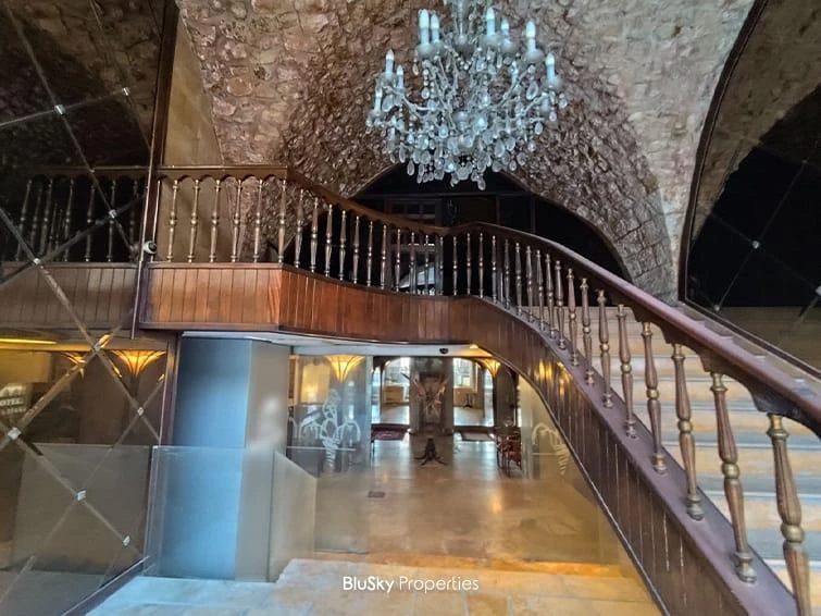 Hotel 4700m² for Sale in Jounieh — photo 4