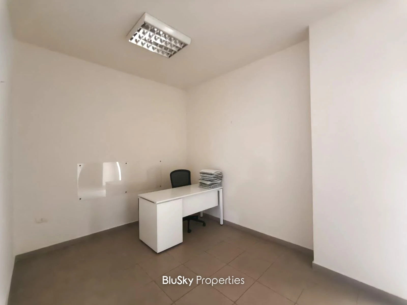 Office 60m² for Rent in Jounieh — الصورة 2