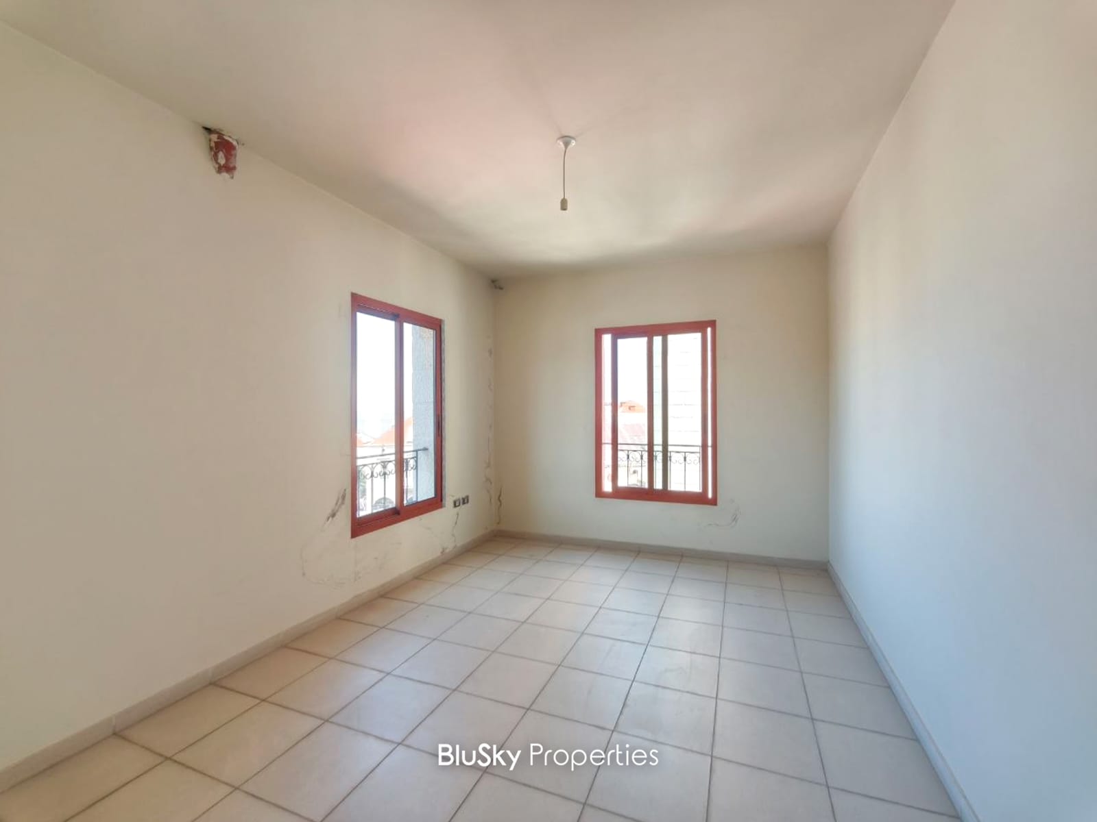 Office 60m² for Rent in Jounieh