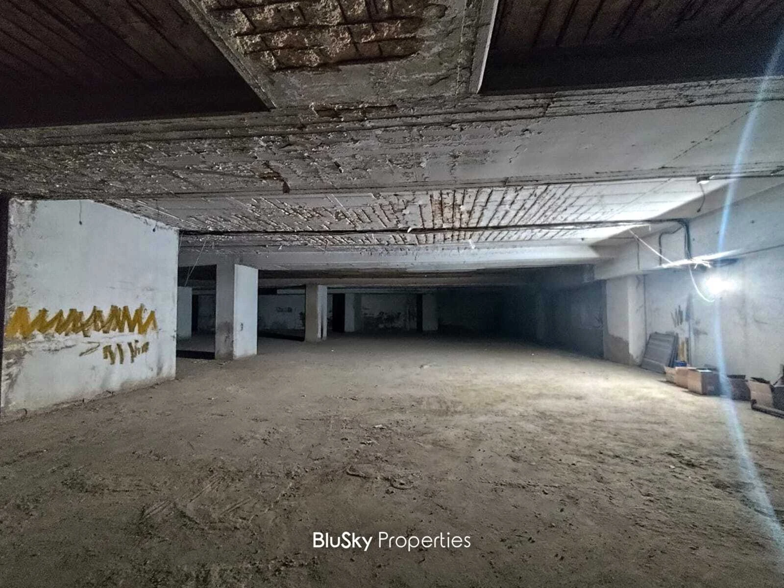 Warehouse 1,200m² for Sale in Kaslik — photo 3