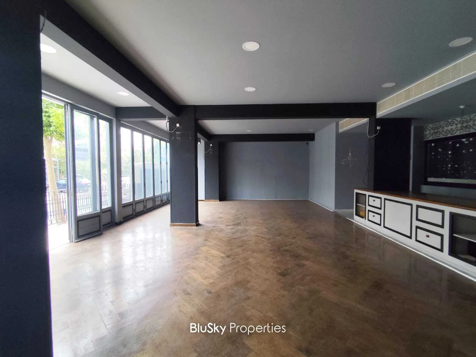 Shop 170m² for Rent in Kaslik