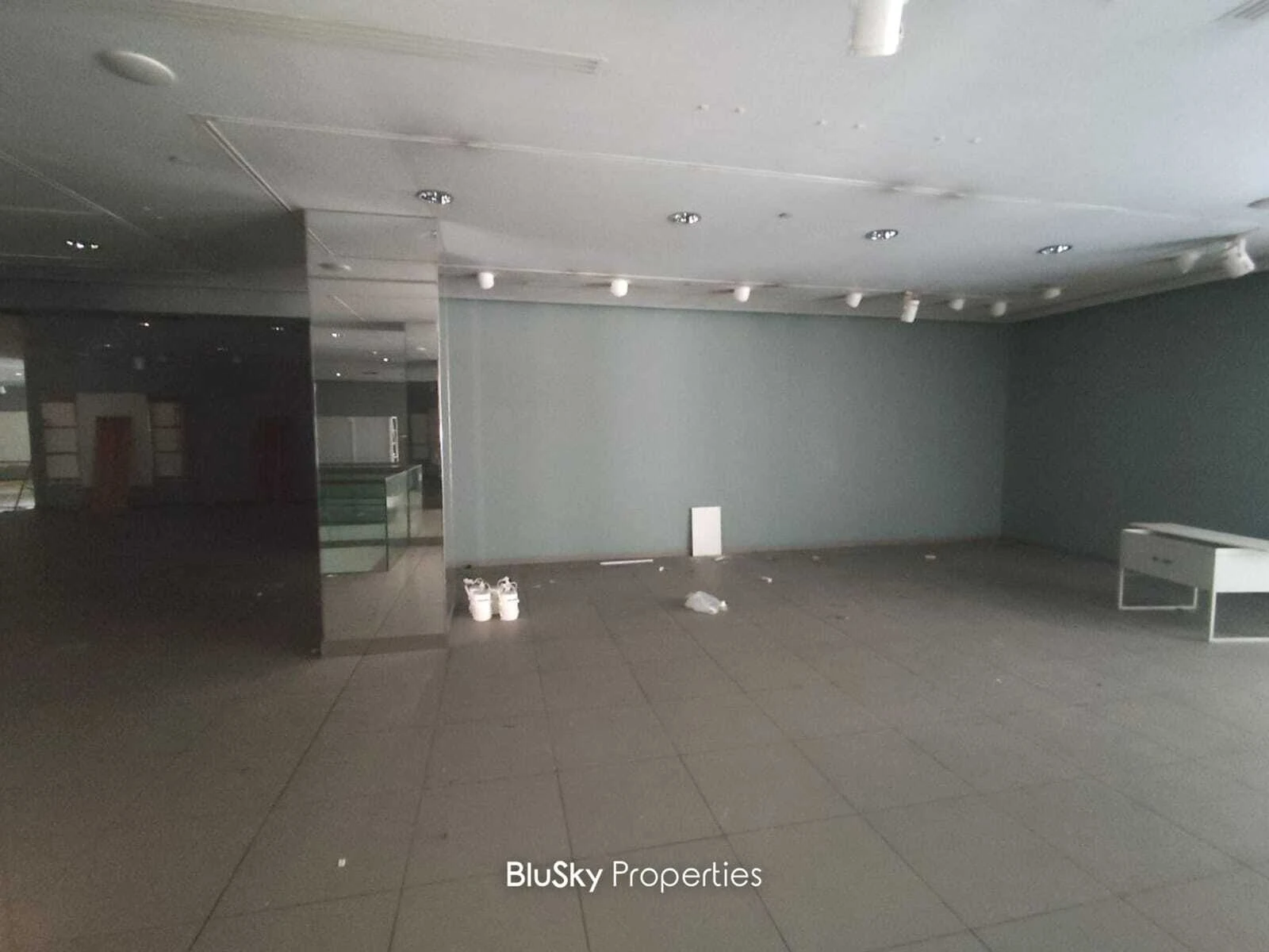 Shop Triplex 2070m² for Rent in Kaslik — الصورة 4