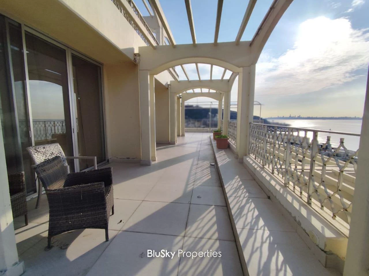 Chalet 250m² Terrace for Sale in Kaslik — photo 2