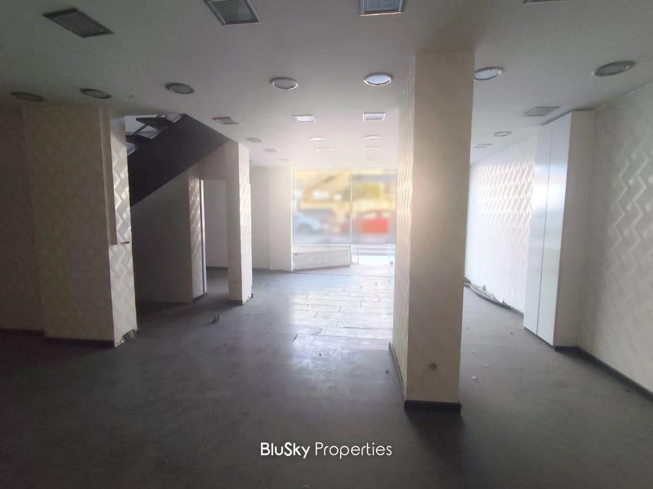 Shop Duplex 260m² for Rent in Kaslik