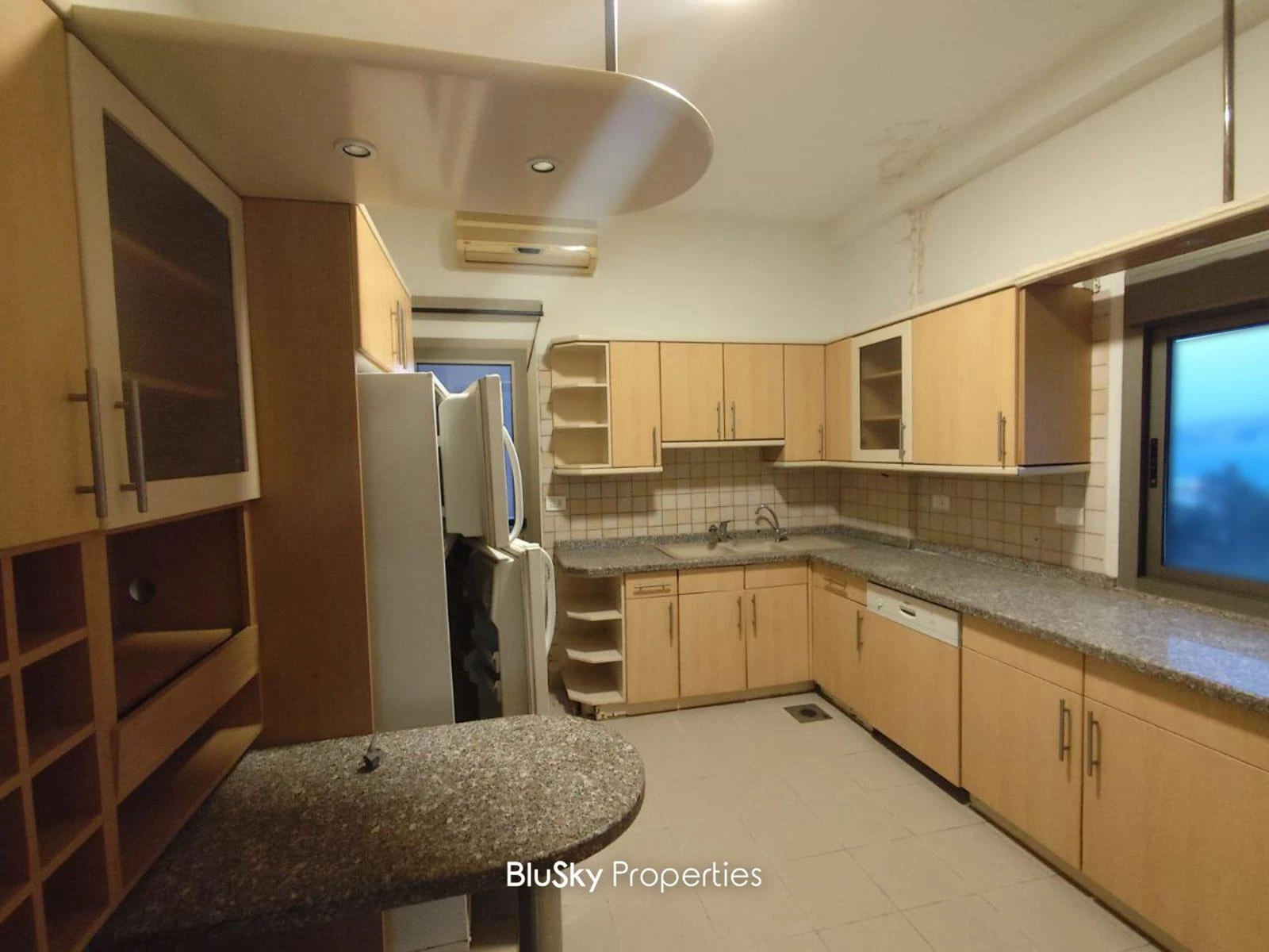 Apartment 270m² Sea View for Rent in Kaslik — الصورة 3