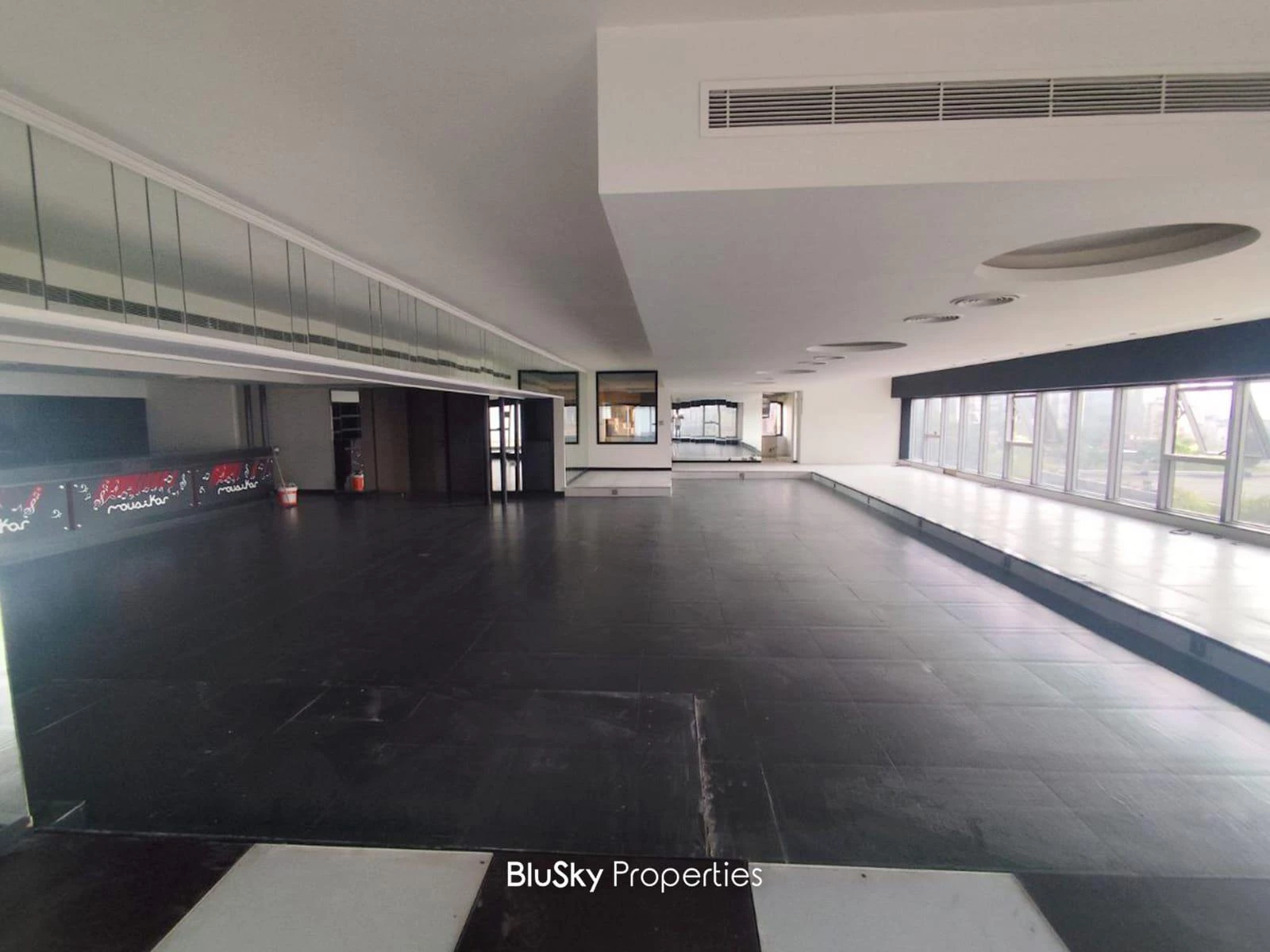 Shop 350m² for Rent in Kaslik