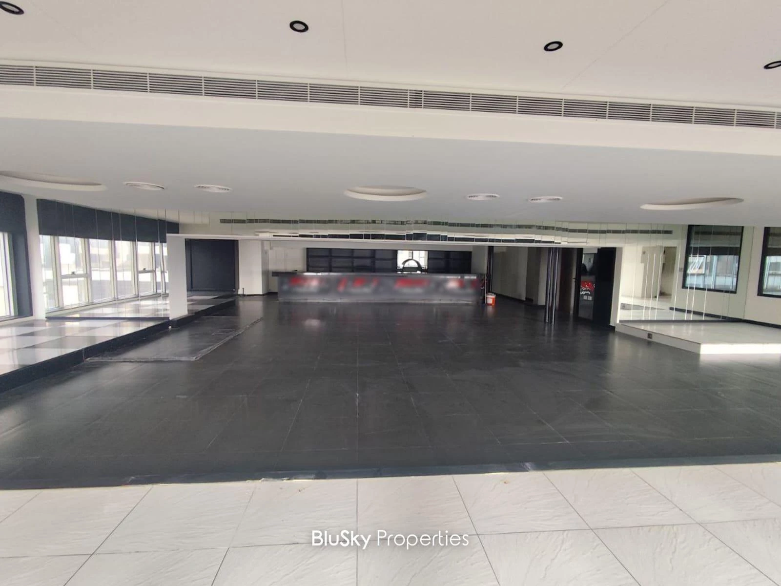 Shop 350m² for Rent in Kaslik — الصورة 2