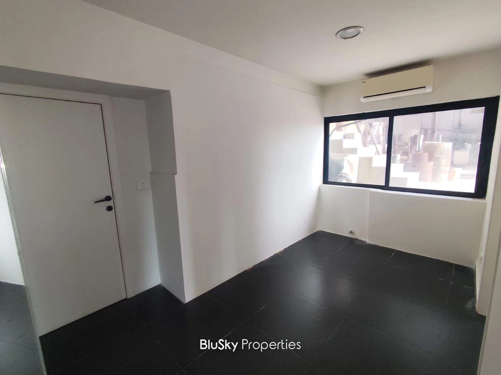 Shop 350m² for Rent in Kaslik — الصورة 4