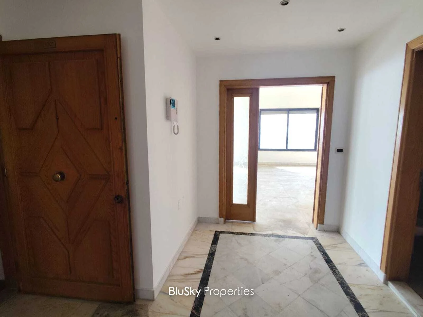 Apartment 370m² Terrace for Sale in Kaslik — الصورة 3