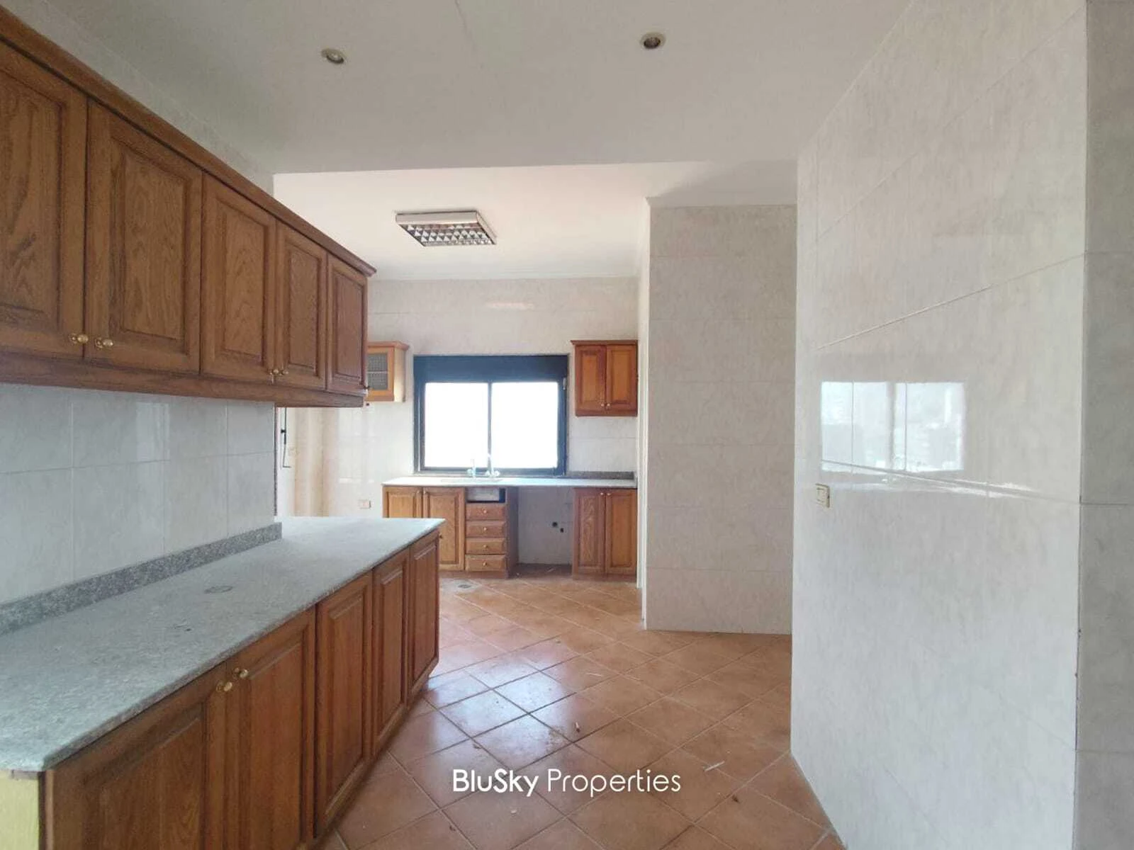 Apartment 370m² Terrace for Sale in Kaslik — الصورة 4