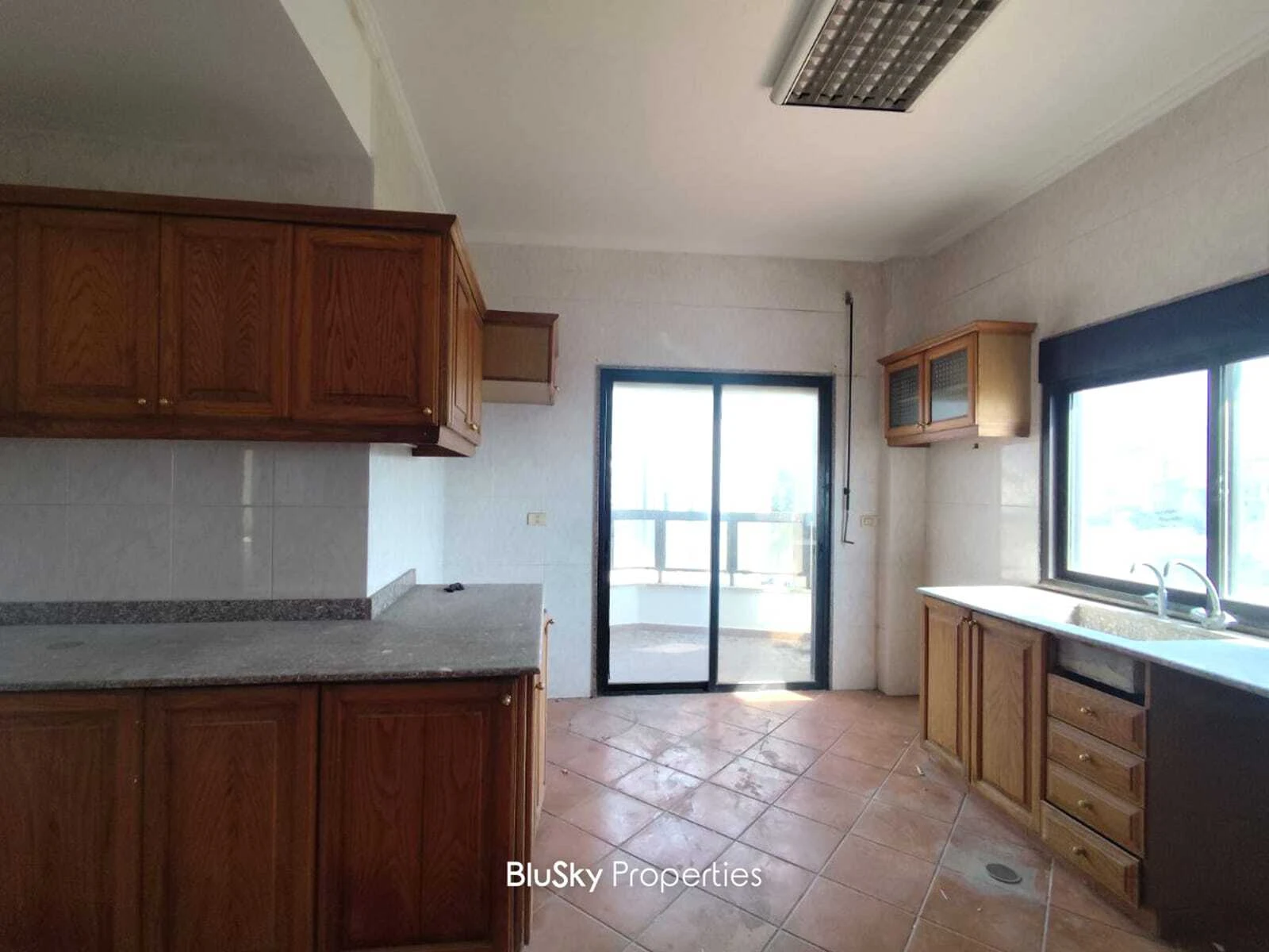 Apartment 370m² Terrace for Sale in Kaslik — الصورة 5