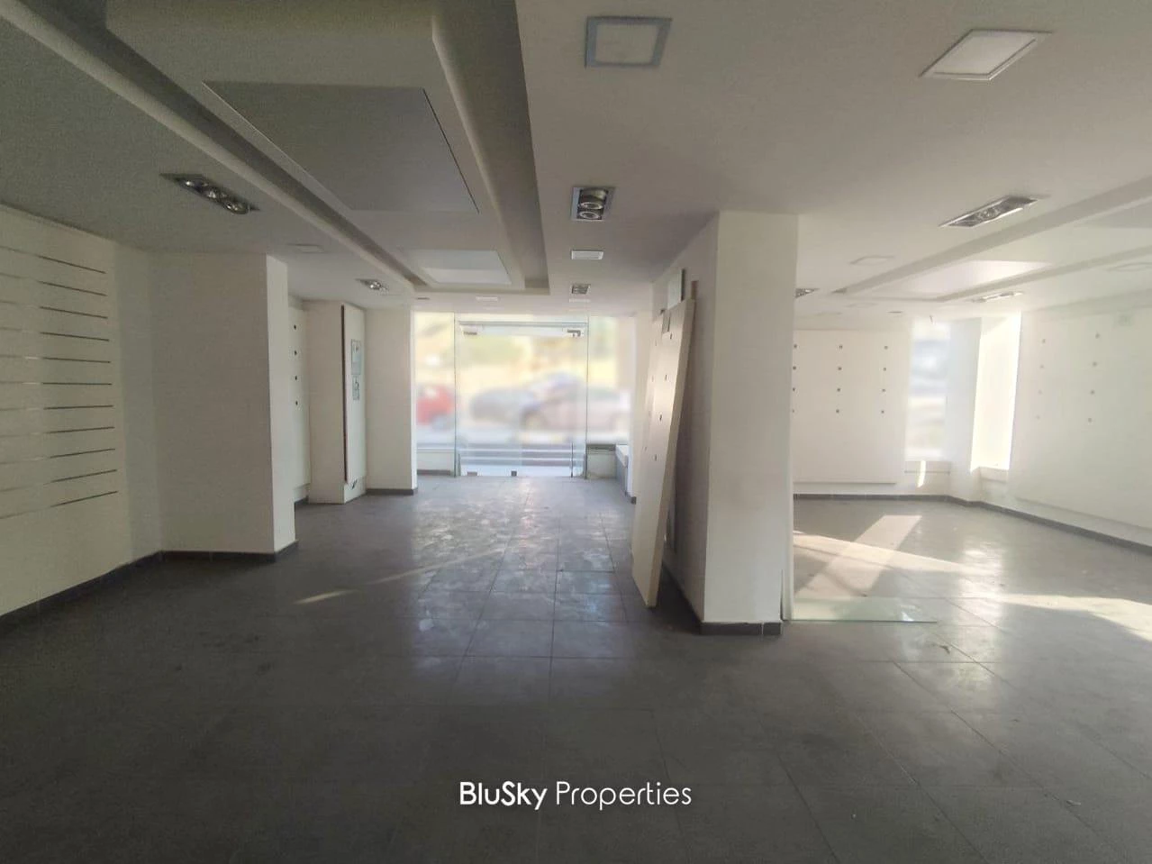 Shop Duplex 400m² for Rent in Kaslik — الصورة 2