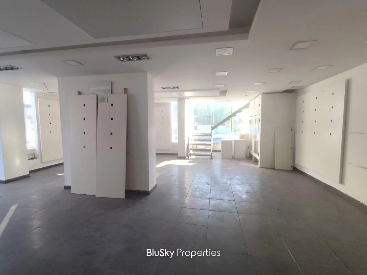 Shop Duplex 400m² for Rent in Kaslik — الصورة 3