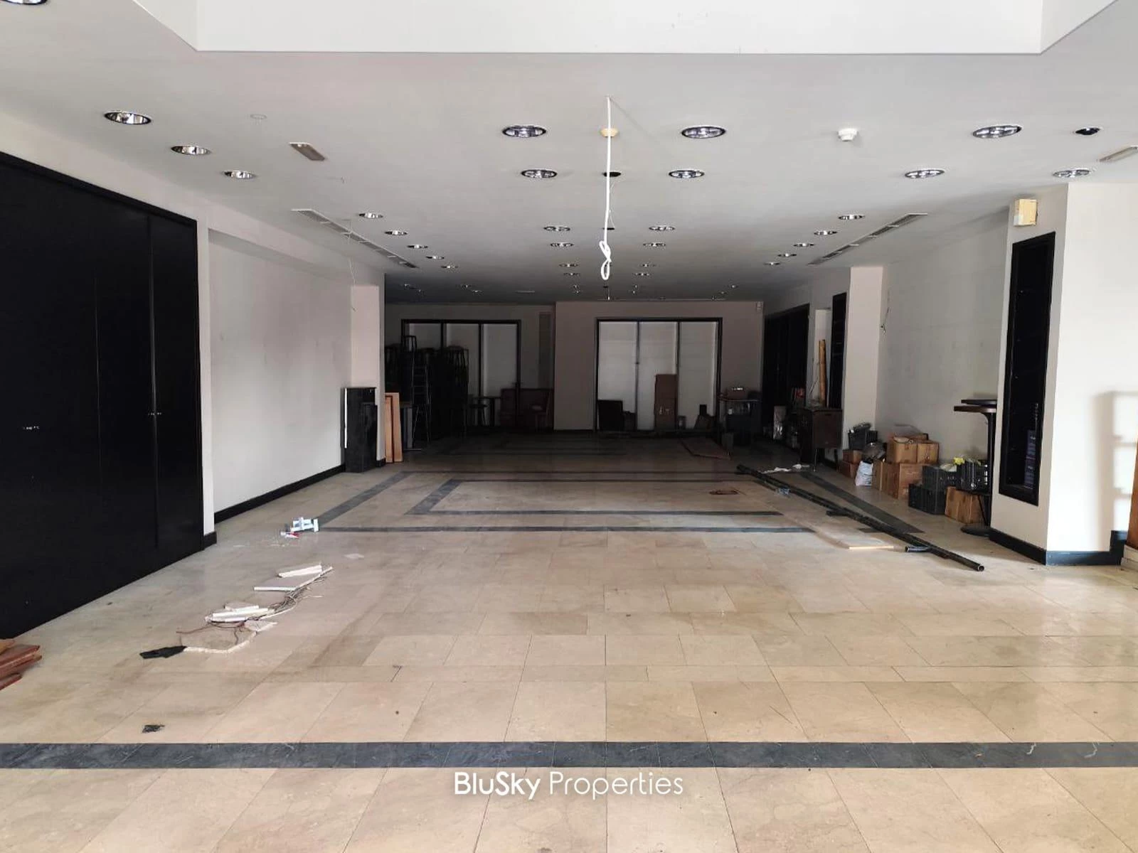Shop 865m² Terrace for Rent in Kaslik
