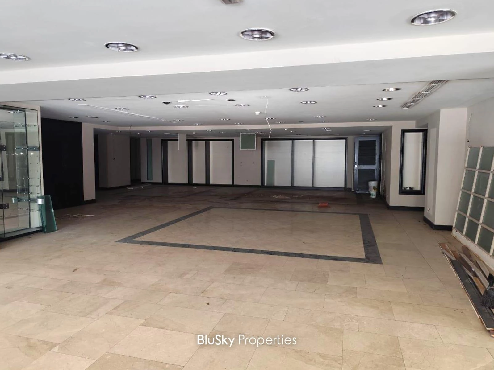 Shop 865m² Terrace for Rent in Kaslik — الصورة 2