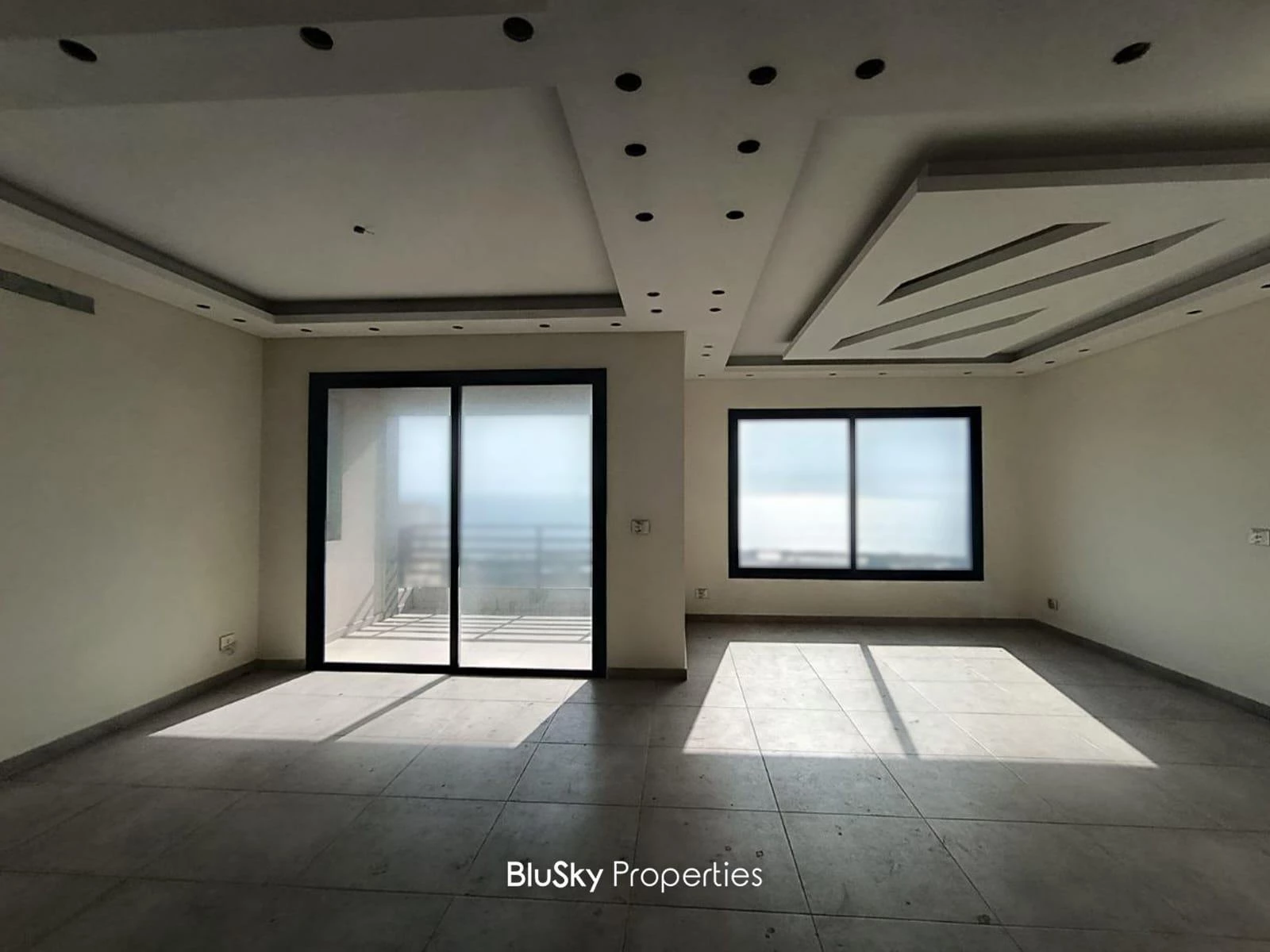 Apartment 110m² Sea View for Sale in Kfaryassine