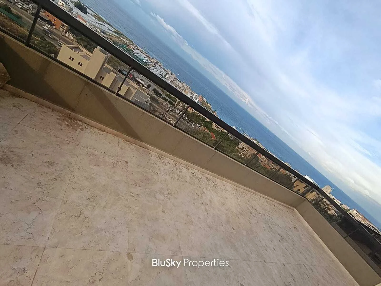 Apartment 155m² Terrace for Sale in Kfaryassine — الصورة 2
