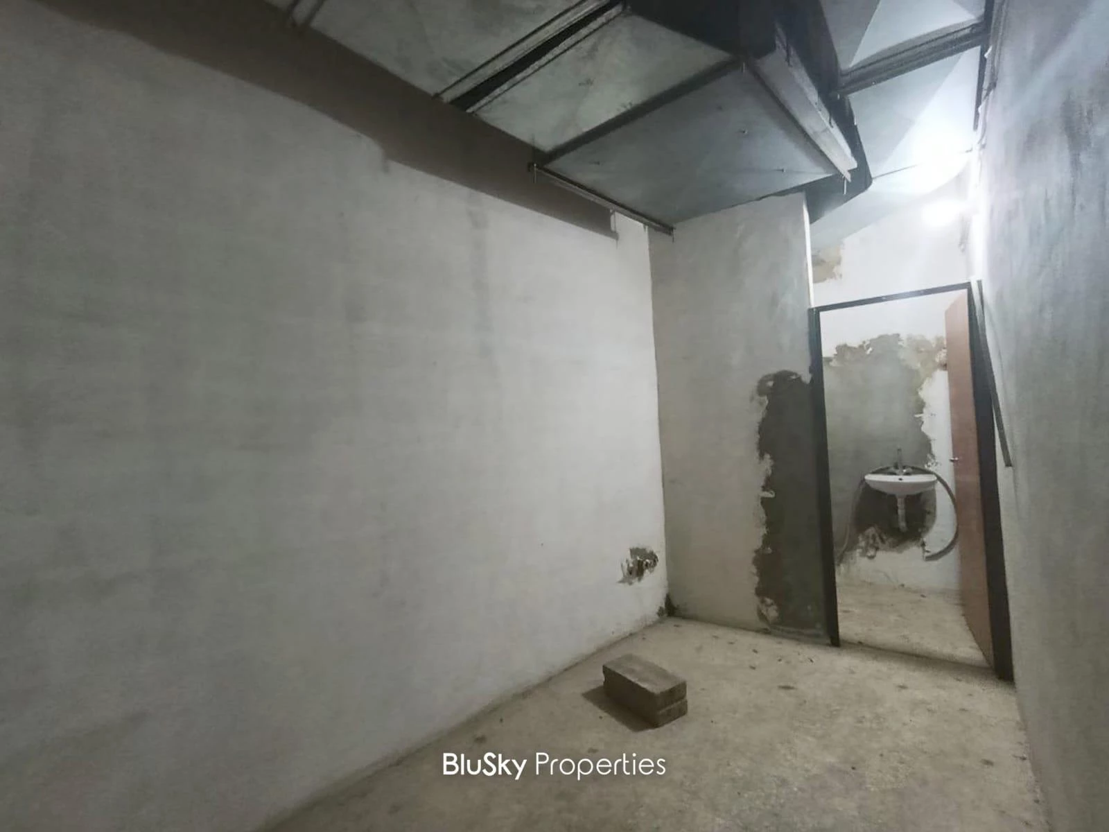 Warehouse 1,600m² for Rent in Kfarhbab — الصورة 5