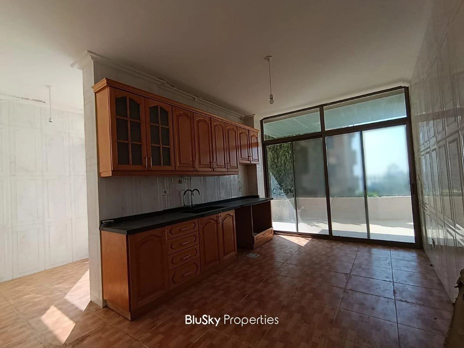 Apartment 200m² Terrace for Rent in Kfarhbab — الصورة 2