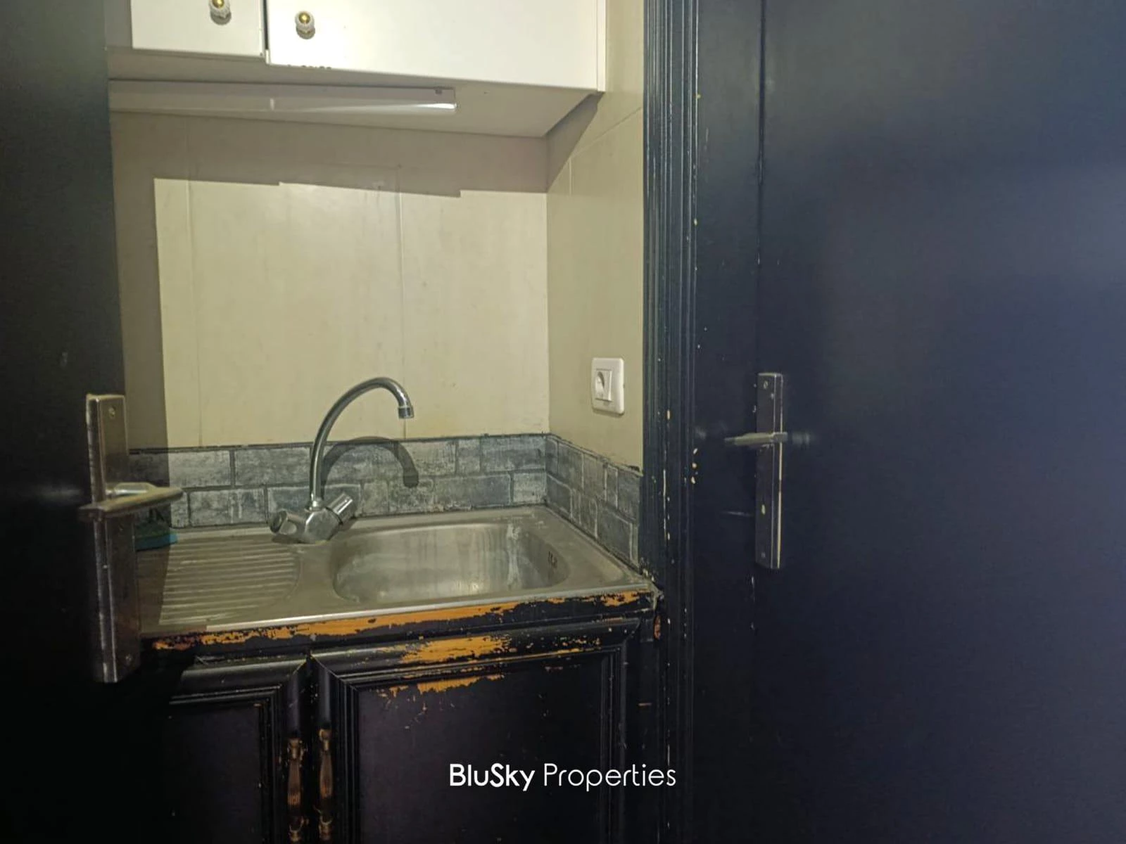 Shop 200m² for Rent in Kfarhbab — photo 5