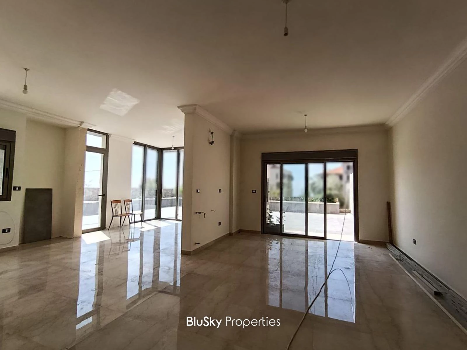 Apartment 200m² Terrace for Sale in Kfarhbab