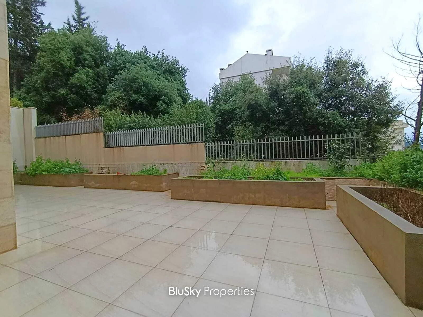 Apartment 220m² with Terrace for Rent in Kfarhbab — الصورة 2