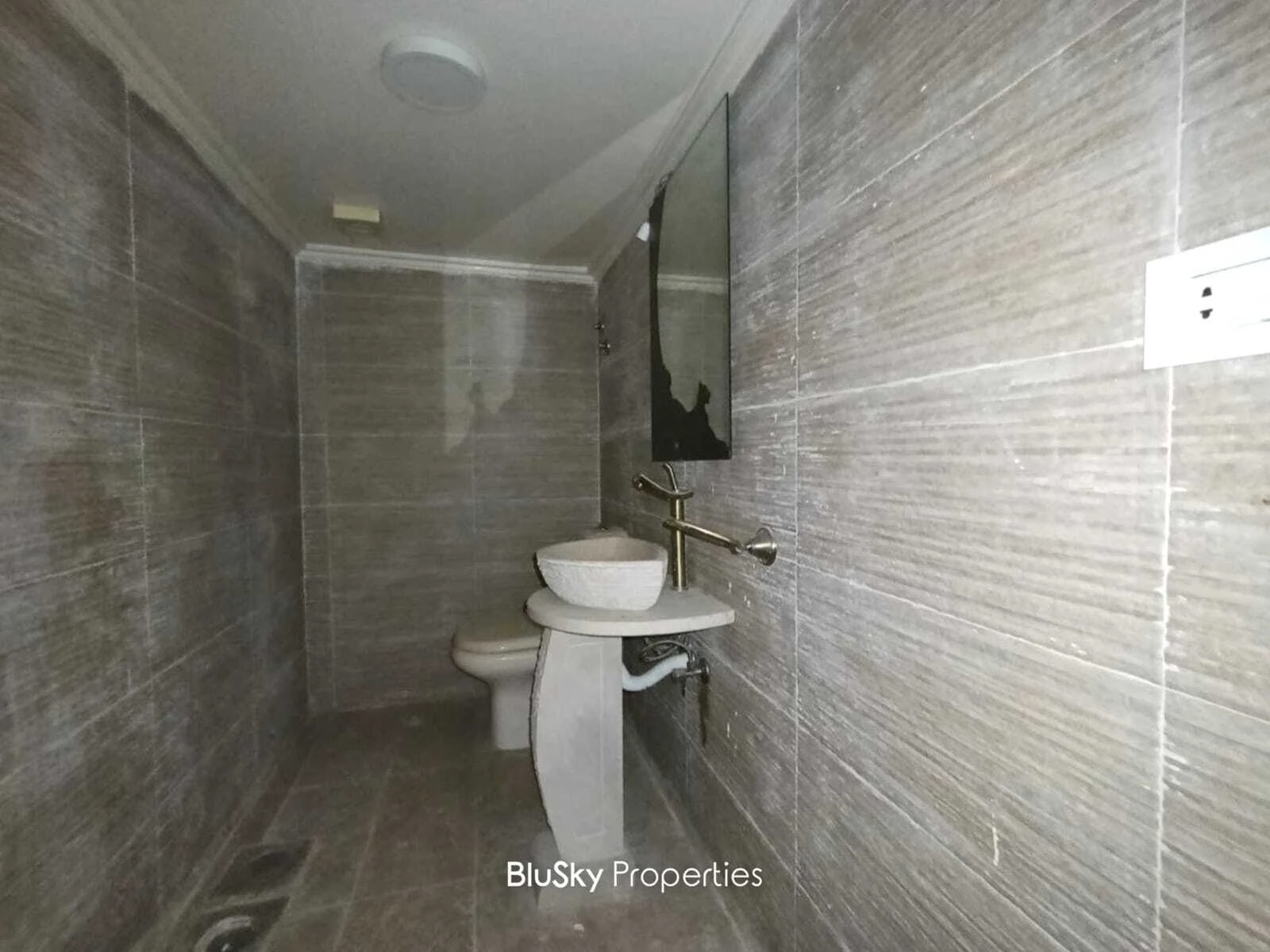 Apartment 220m² with Terrace for Rent in Kfarhbab — الصورة 5