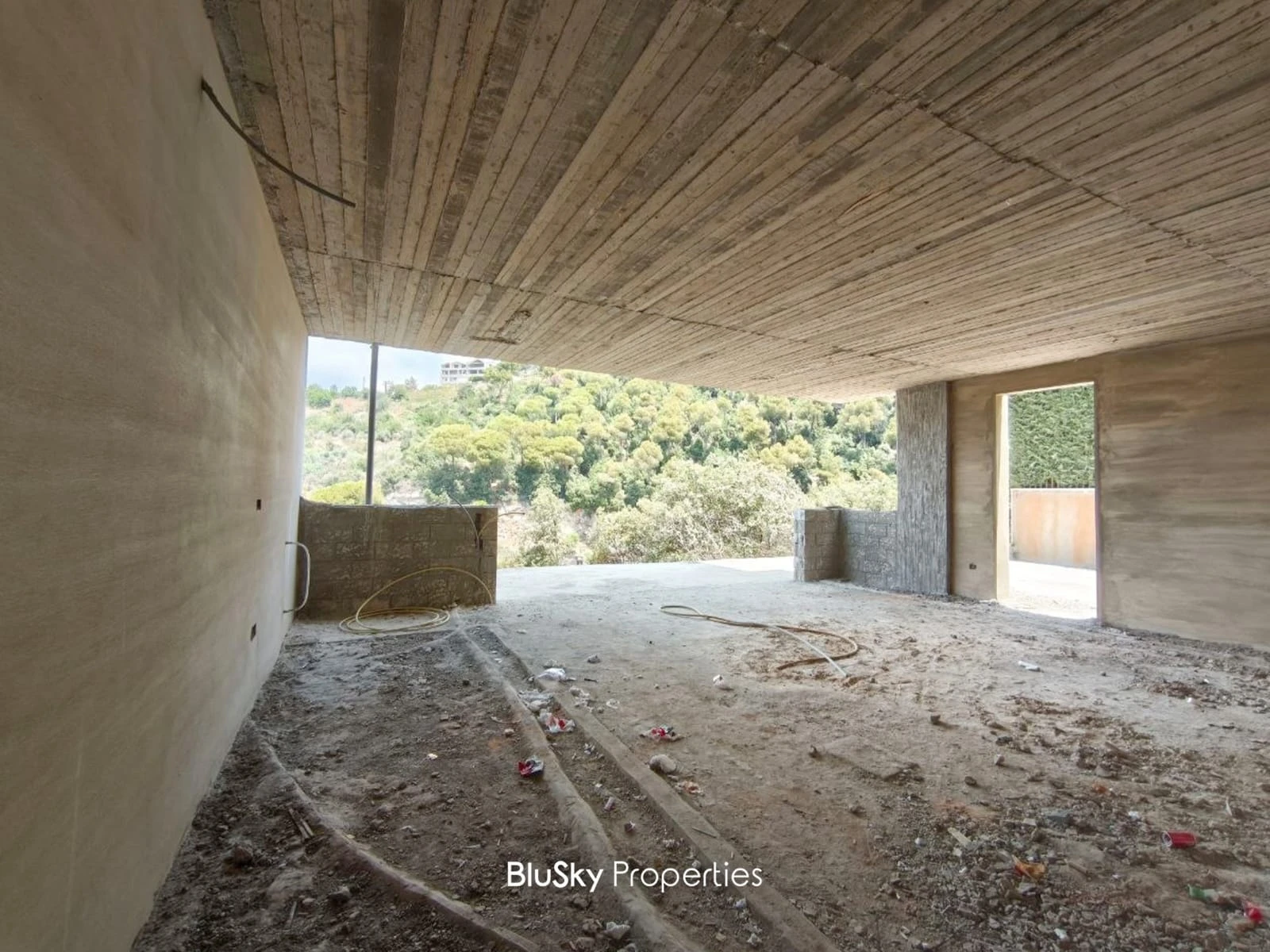 Apartment 220m² with Terrace for Sale in Kfarhbab