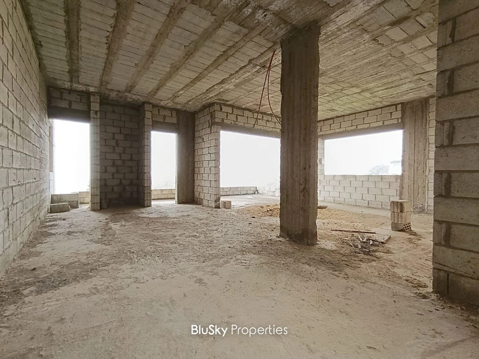 Stand Alone House 230m² with Land for Sale in Kfarmashoun