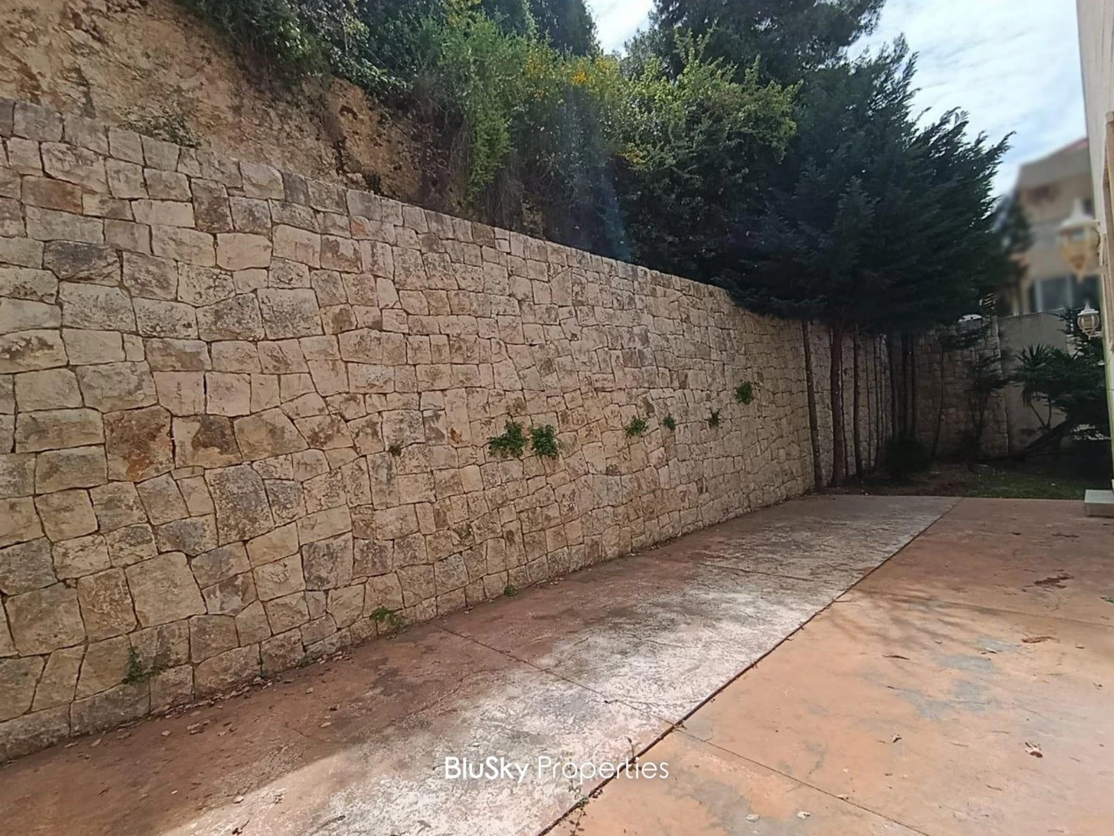 Apartment 234m² Terrace for Sale in Kfarhbab — الصورة 2