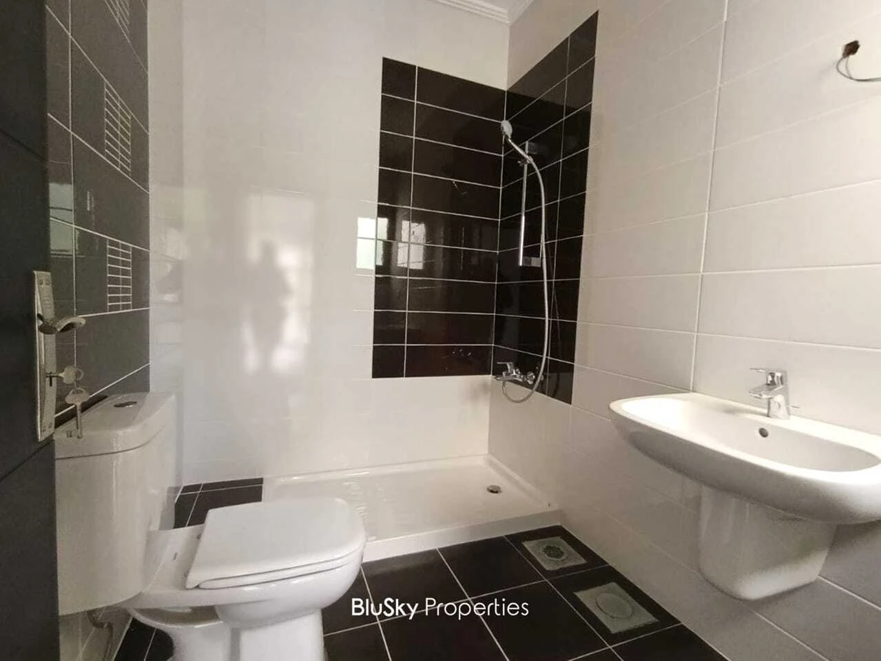Apartment 234m² Mountain View for Sale in Kfarhbab — photo 4